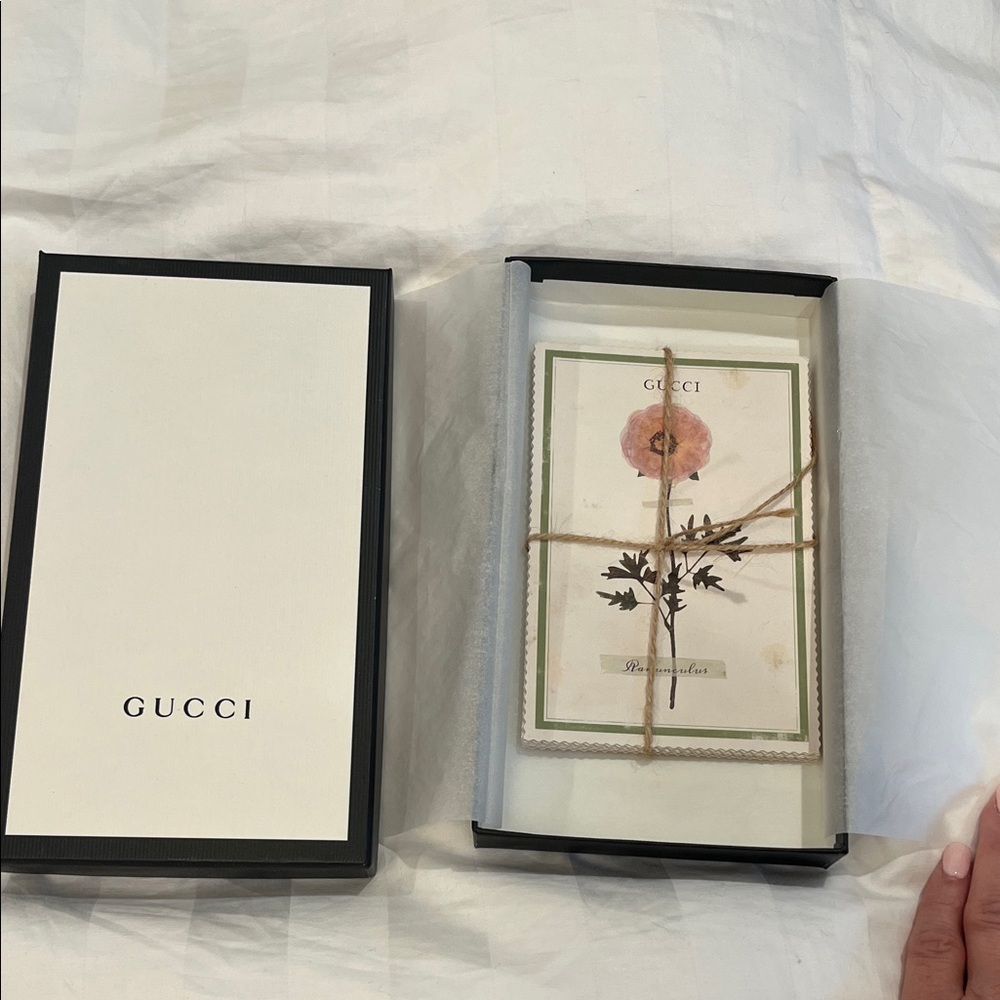 Gucci Floral Notecard Set with Pink and Green Accents - Picture 2 of 8